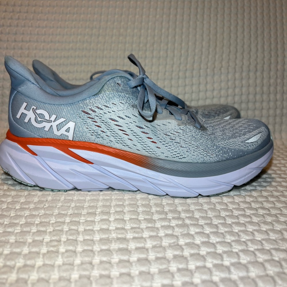 HOKA One One  W CLIFTON 8. Color blue. Size 8.5B, Size 8. Used. Good Conditions